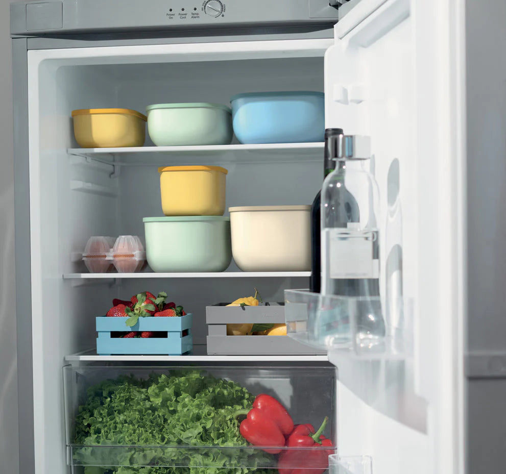 Shallow Airtight Fridge Freezer Microwave Containers 975cc Matt Mid Blue N6212