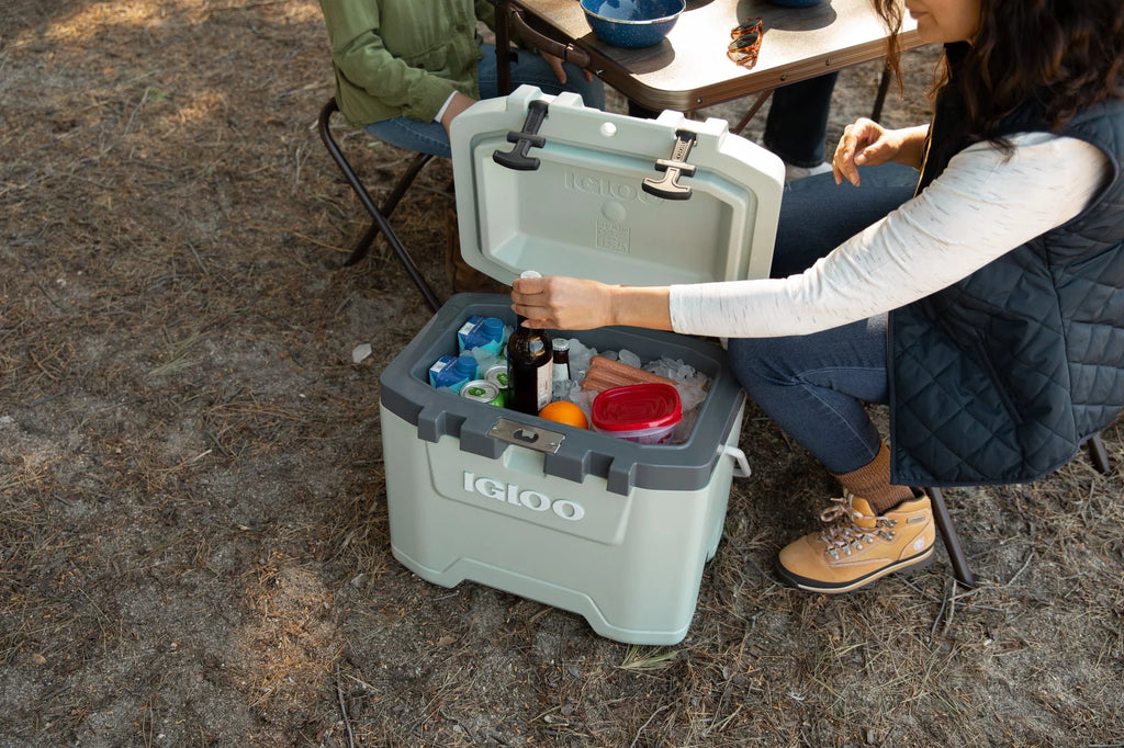 25 QT Ice Chest Cooler R9591