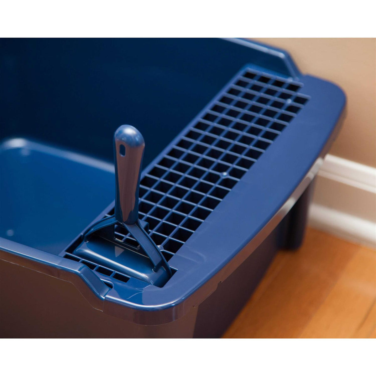 Litter Box with Grate and Scoop B816