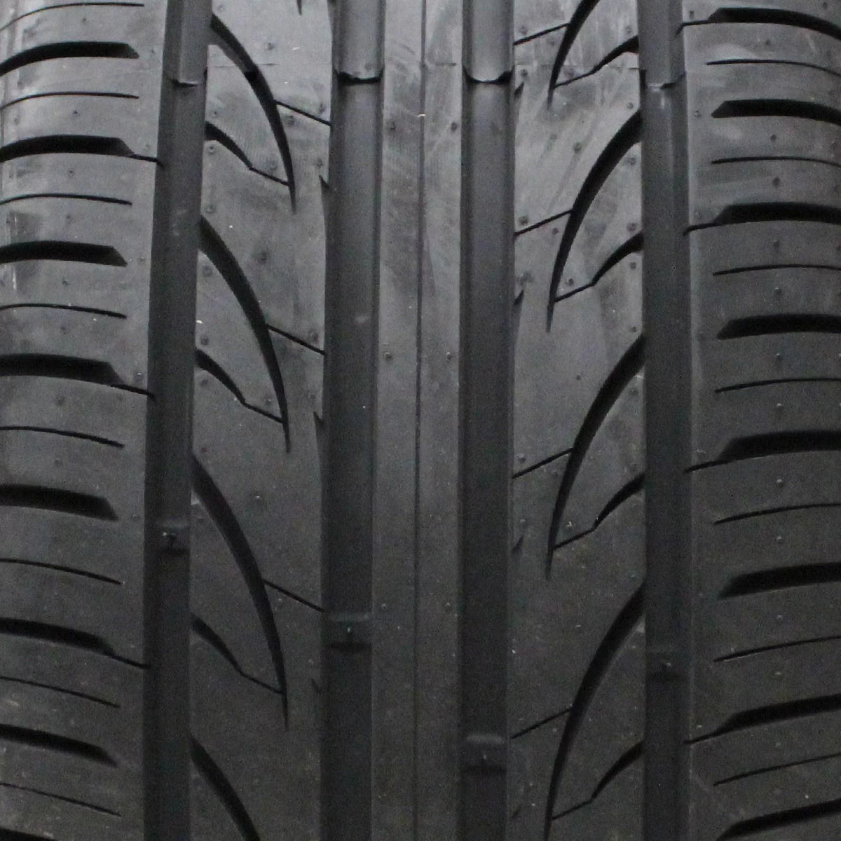 215/45ZR18 89W Passenger Tire R793