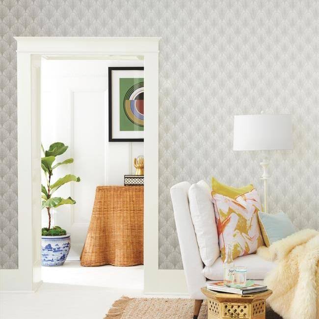 White Silver Scalloped Pearls Wallpaper D7481