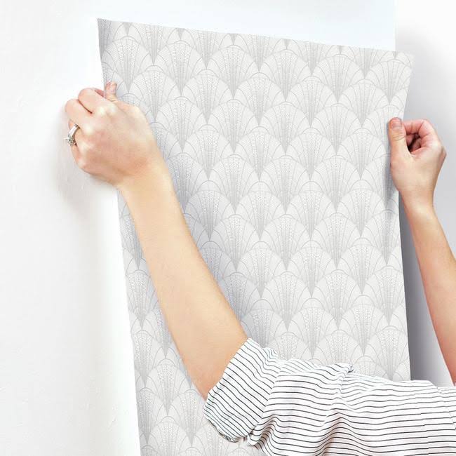 White Silver Scalloped Pearls Wallpaper D7481