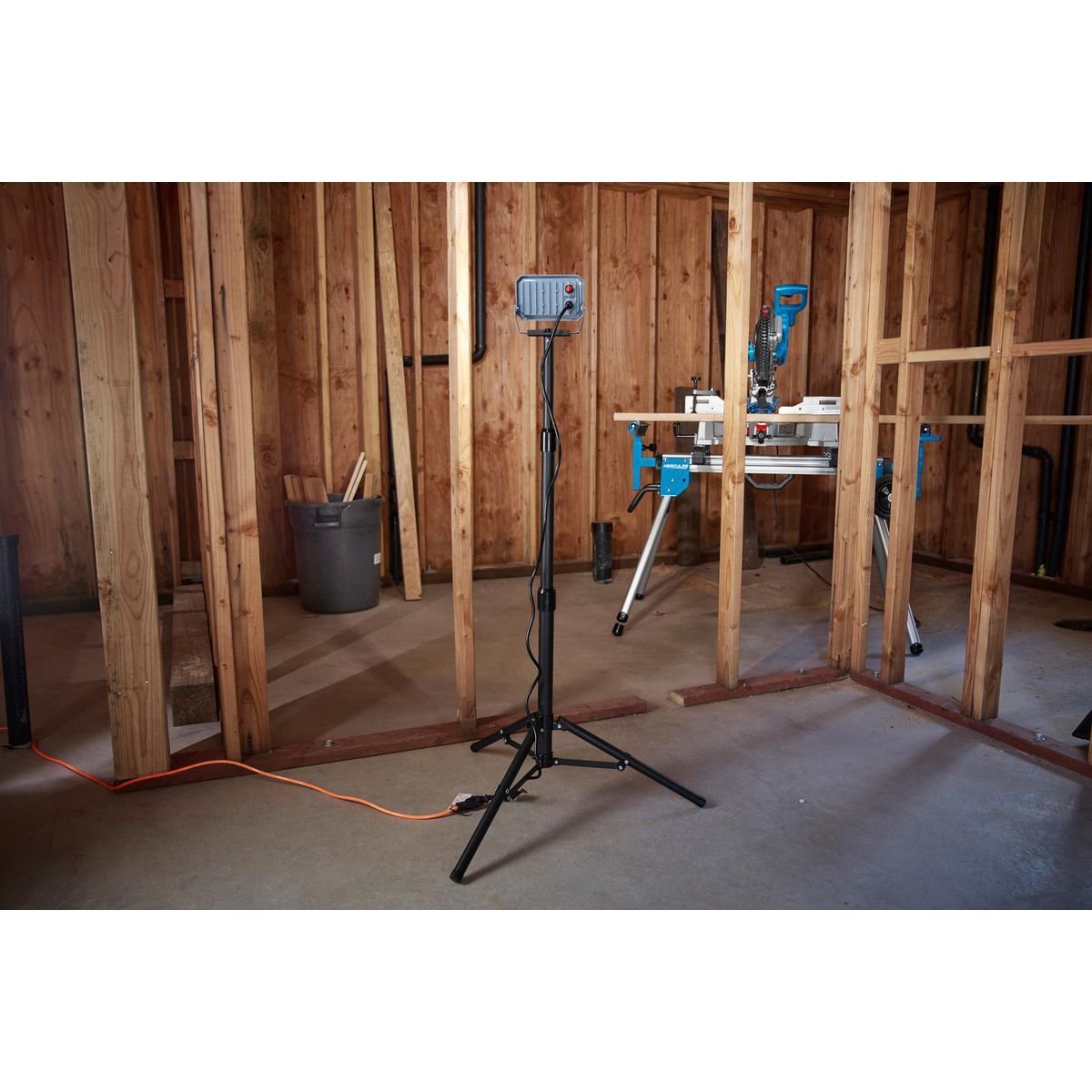 Adjustable Work Light Tripod Q5988