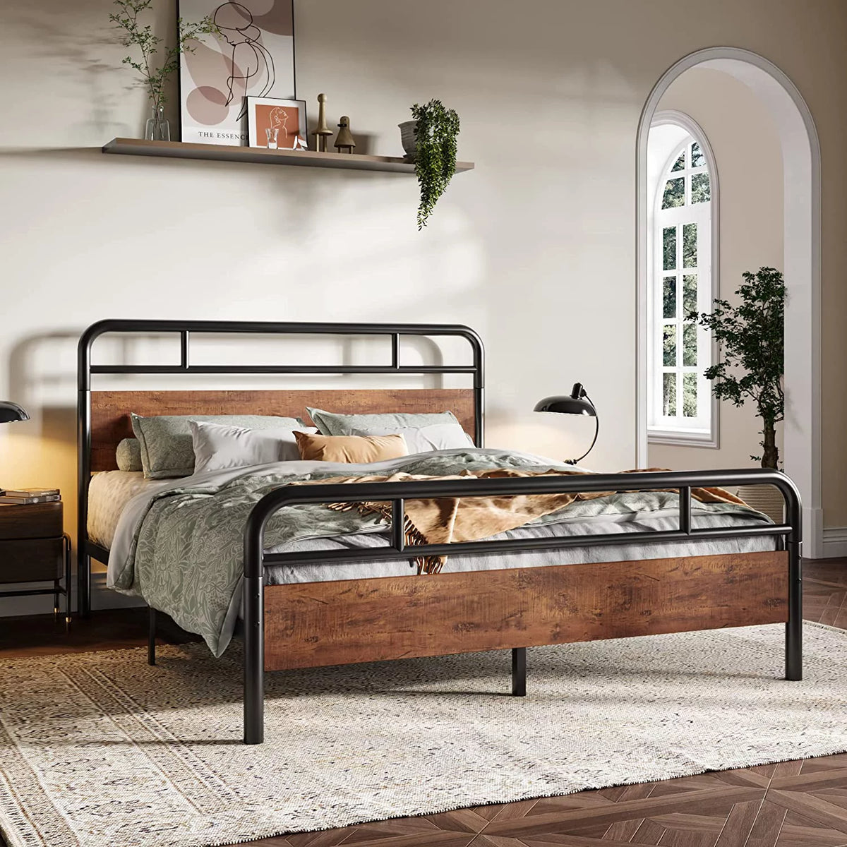 Queen Size Metal Bed Frame with Wooden Headboard and Footboard I1873